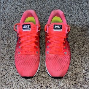 Nike women’s neon pink Zoom Pegasus 34 running shoes size 9.5